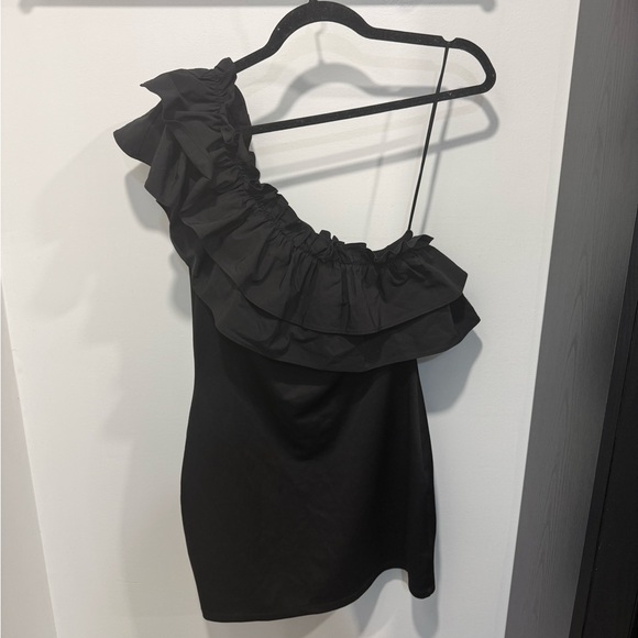 Off The Shoulder Ruffle Dress - Picture 2 of 3